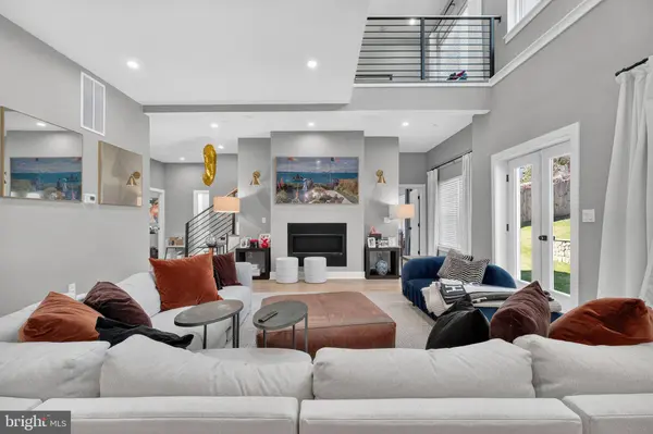 7121 W GREENVALE PKWY, Chevy Chase, MD 20815