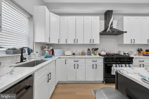 7121 W GREENVALE PKWY, Chevy Chase, MD 20815