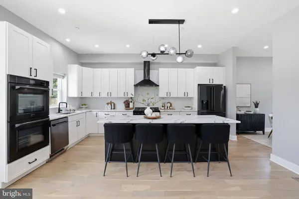 7121 W GREENVALE PKWY, Chevy Chase, MD 20815