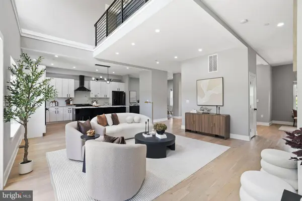 7121 W GREENVALE PKWY, Chevy Chase, MD 20815