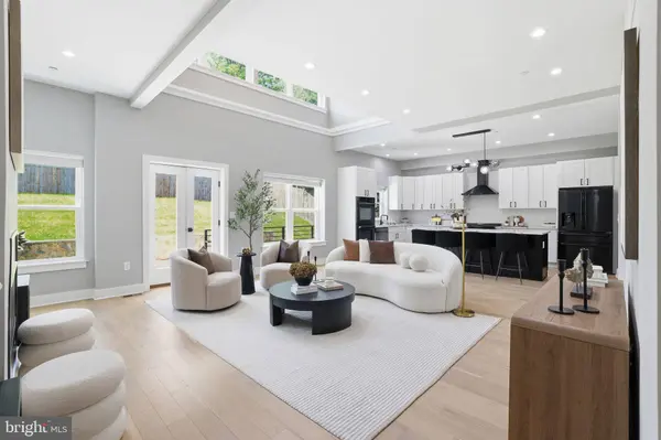 7121 W GREENVALE PKWY, Chevy Chase, MD 20815