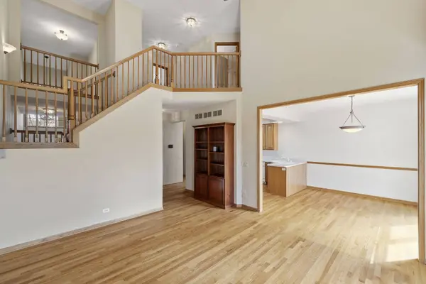 2143 Ashley CT, Downers Grove, IL 60515