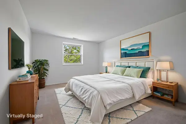 1501 Darien Lake DR #305, Darien, IL 60561