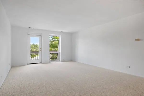 1501 Darien Lake DR #305, Darien, IL 60561