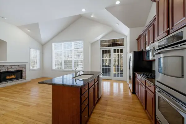 1285 Stonebriar CT, Naperville, IL 60540