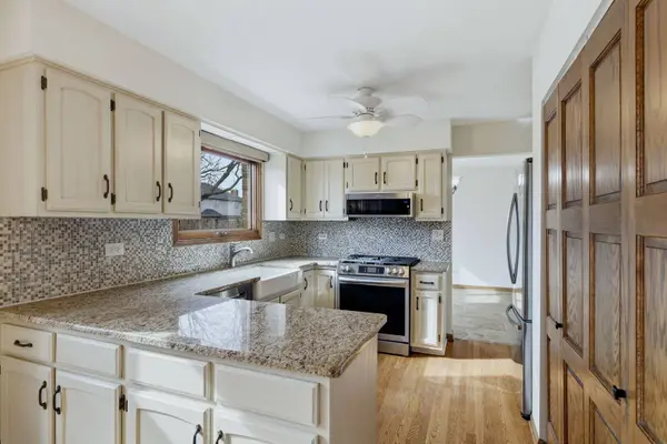 20W481 Westminster DR, Downers Grove, IL 60516