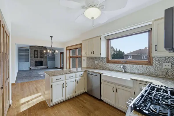 20W481 Westminster DR, Downers Grove, IL 60516