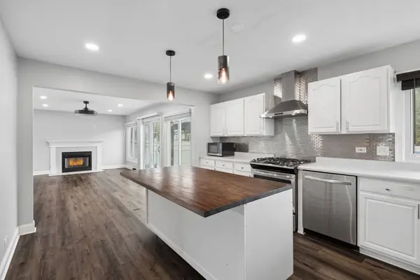 740 Countryside DR, Bolingbrook, IL 60490