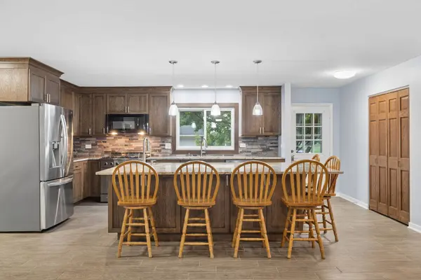 702 N Pinecrest RD, Bolingbrook, IL 60440