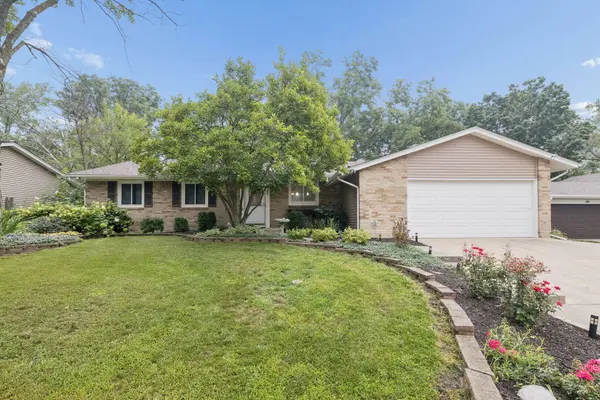 702 N Pinecrest RD, Bolingbrook, IL 60440