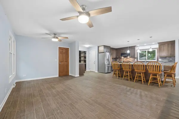 702 N Pinecrest RD, Bolingbrook, IL 60440