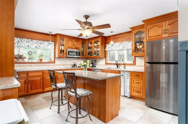 31 Remsen RD, Wading River, NY 11792