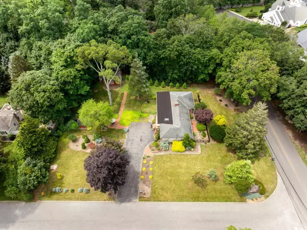 31 Remsen RD, Wading River, NY 11792