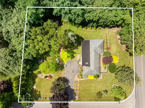 31 Remsen RD, Wading River, NY 11792