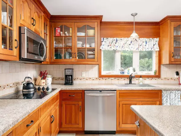 31 Remsen RD, Wading River, NY 11792