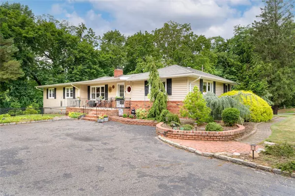 31 Remsen RD, Wading River, NY 11792