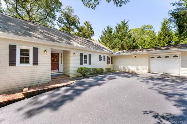 64 Brook DR, Stony Brook, NY 11790