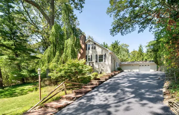 64 Brook DR, Stony Brook, NY 11790