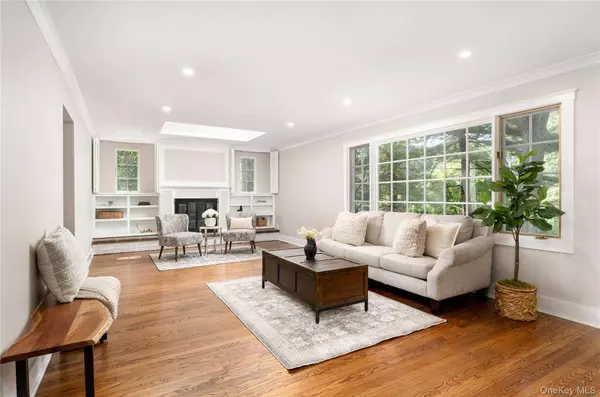 64 Brook DR, Stony Brook, NY 11790