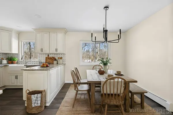 17 Montclair ST, Port Jefferson Station, NY 11776