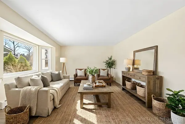 17 Montclair ST, Port Jefferson Station, NY 11776