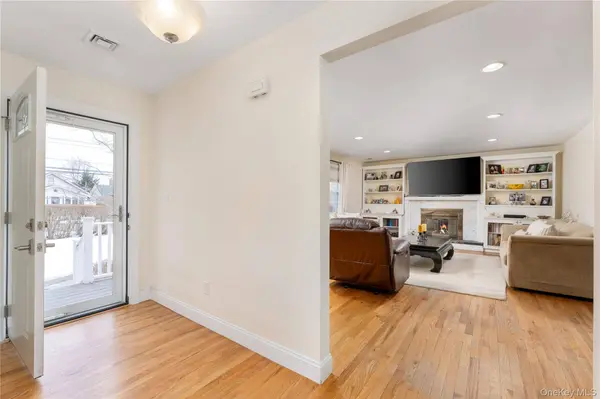 68 Washington AVE, Patchogue, NY 11772