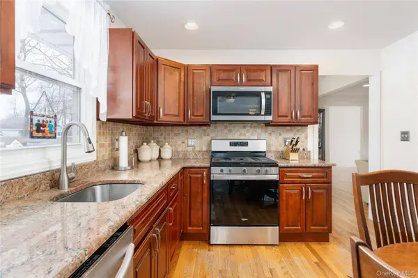 68 Washington AVE, Patchogue, NY 11772