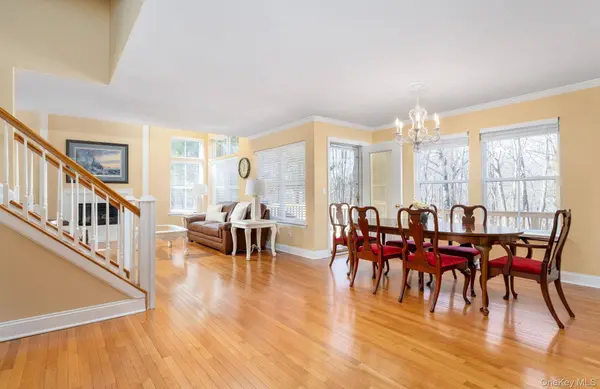 14 Vantage CT, Port Jefferson, NY 11777