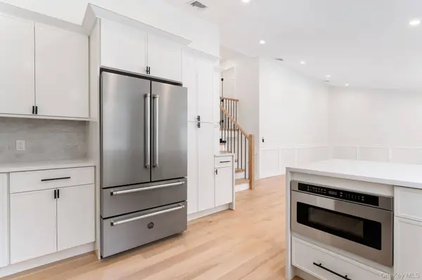 2547 Army PL, Bellmore, NY 11710