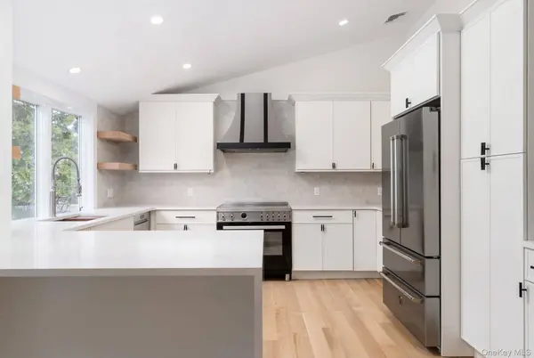2547 Army PL, Bellmore, NY 11710