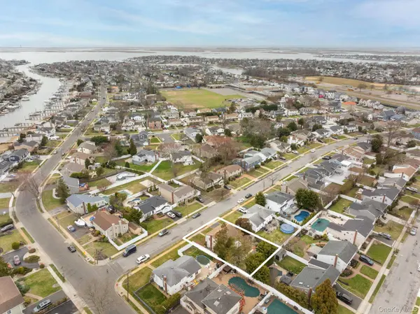2547 Army PL, Bellmore, NY 11710