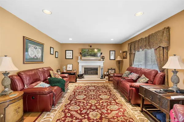 54 Winterberry DR, Middle Island, NY 11953