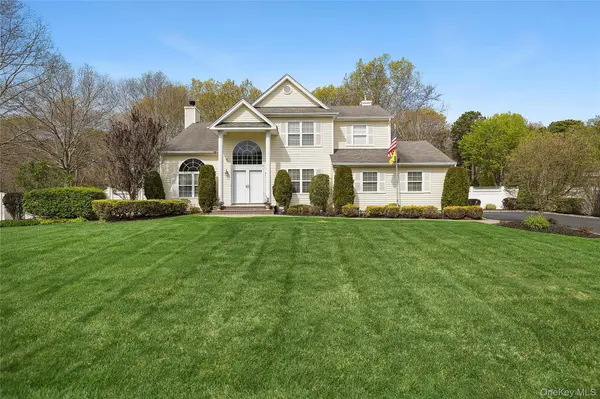 54 Winterberry DR, Middle Island, NY 11953