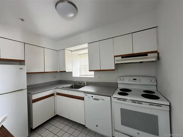 101 Sylvan AVE #65, Miller Place, NY 11764