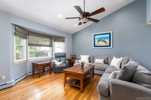 21 Laurita Gate, Port Jefferson, NY 11777