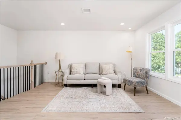8 Brush RD, Mastic Beach, NY 11951