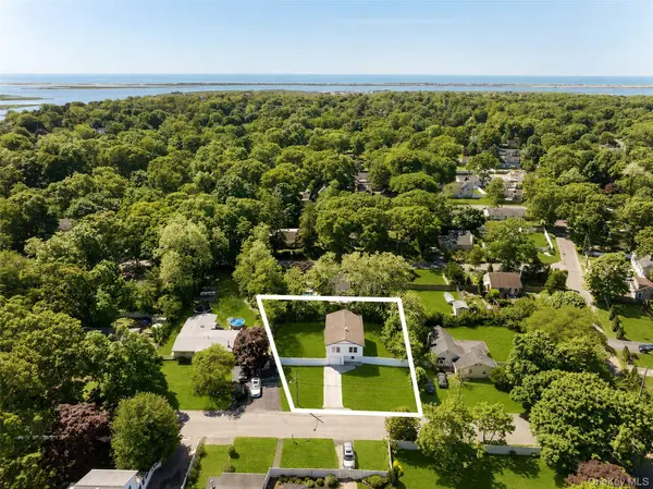 8 Brush RD, Mastic Beach, NY 11951