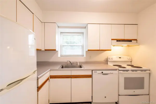 101 Sylvan AVE #65, Miller Place, NY 11764