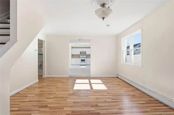 644 S 8th ST, Lindenhurst, NY 11757