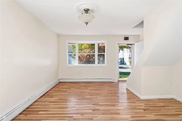 644 S 8th ST, Lindenhurst, NY 11757