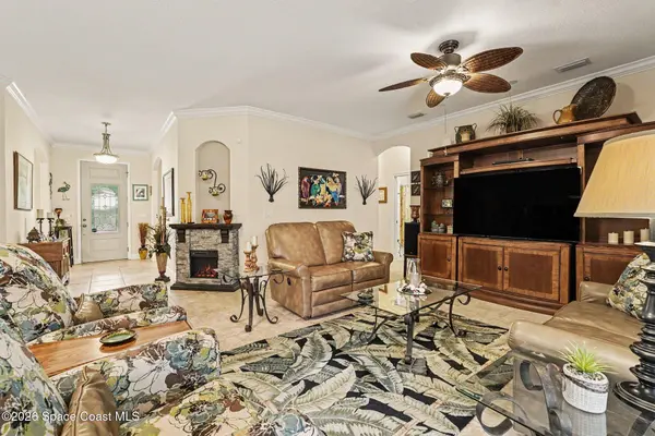 7119 Hacienda DR, Grant, FL 32949