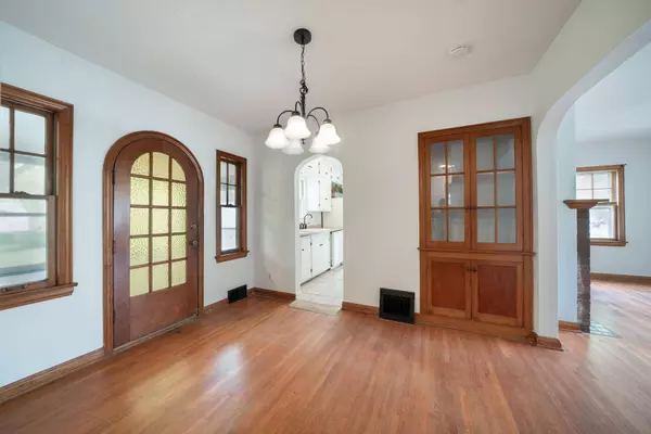 2105 S Pershing St, Wichita, KS 67218