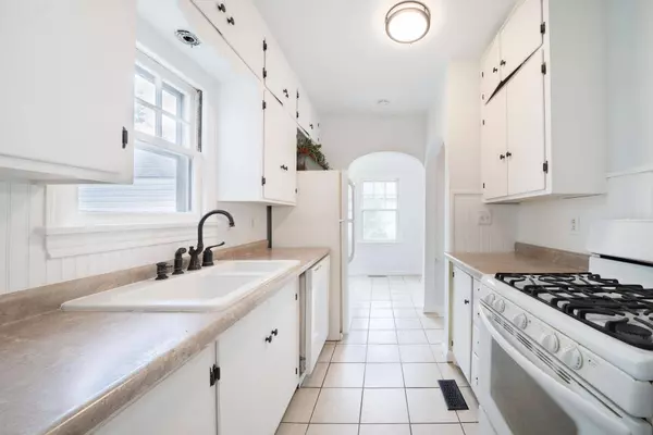 2105 S Pershing St, Wichita, KS 67218