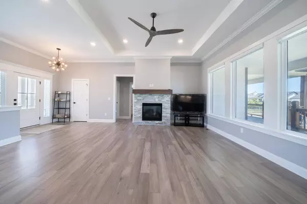 1604 N Shadow Rock Dr, Andover, KS 67002