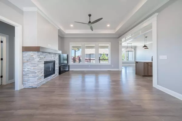 1604 N Shadow Rock Dr, Andover, KS 67002