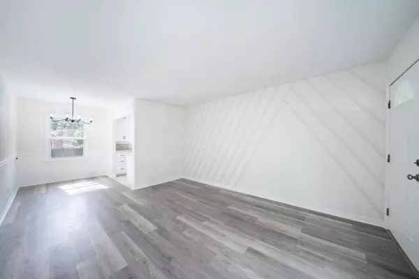 1863 S Ridgewood Dr, Wichita, KS 67218