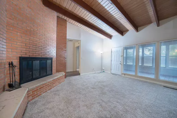 5418 Lambsdale St, Wichita, KS 67208