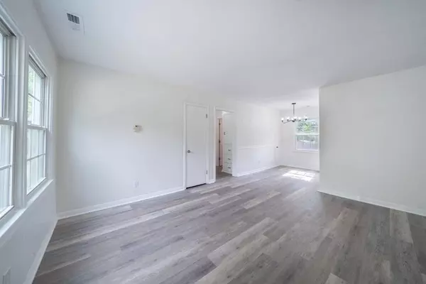 1863 S Ridgewood Dr, Wichita, KS 67218