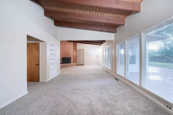 5418 Lambsdale St, Wichita, KS 67208