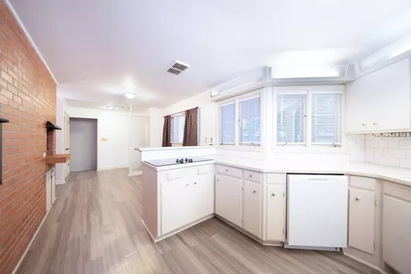 5418 Lambsdale St, Wichita, KS 67208